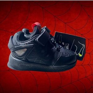 NWT adidas Rapidrun Marvel Spider-Man Sneakers Child Size 4 Black